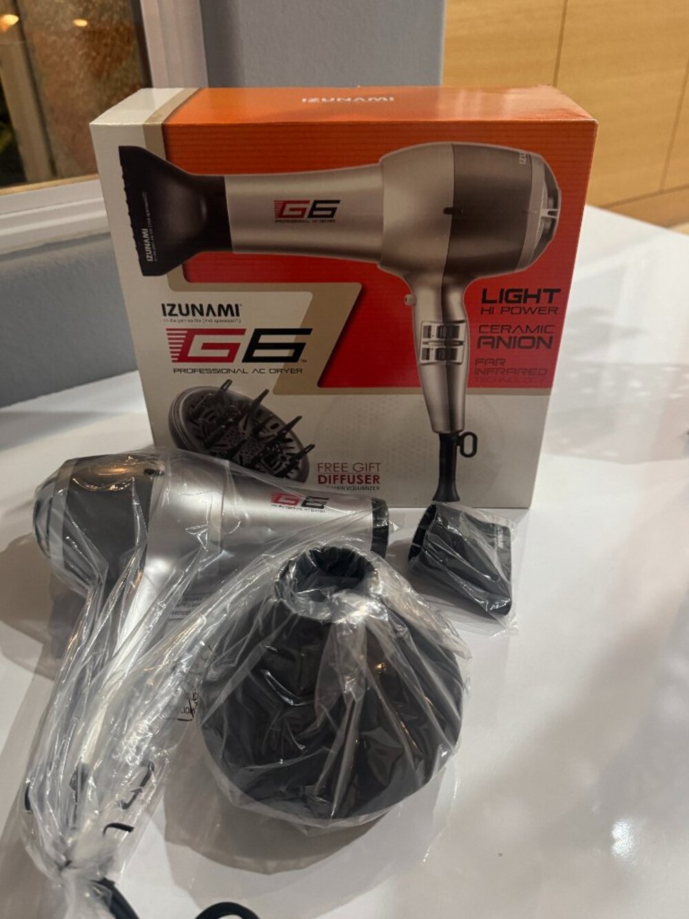 Izunami G6 Professional  Blow Dryer With Nozzle and FREE Diffuser. NIB
